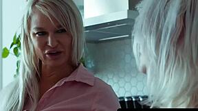 少女Annie Archer对继母London River说来互捅假屌吧