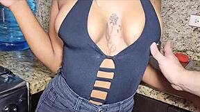 拉丁继妹18展示自制肛门秘密