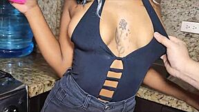 拉丁继妹18展示自制肛门秘密