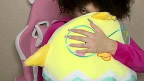 辣妹校服女生挑逗老爹爆炸