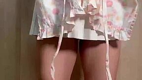 日本制服少女接受尴尬肛交和乳头调教