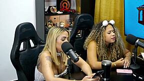 I saw her show that ass!