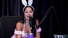 Alice Vasconcelos shows her blowjob skills and tasty pussy. She said she wouldn't be comfortable with spit, but look at her now!