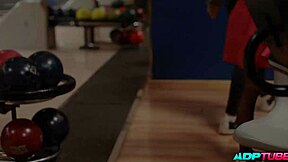 francesa buscando pollas en la bolera, blonde pussy ready for spooning and blowjob 😏