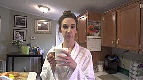 FRIENDS HOT MOM NEEDS MONEY!