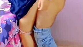 邻居墙钻洞结果狂干她火辣无毛骚逼