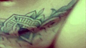 Professora do ensino m�dio tirou a virgindade do aluno e ele gozou igual um cavalo na buceta dela