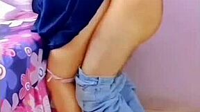 邻居墙钻洞结果狂干她火辣无毛骚逼