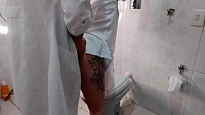 Enfermeira Fode Com Doutor Roludo No Banheiro Do Hospital