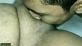 熟女阿姨逼被年轻18岁男孩舔舐和猛干