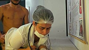 ereção durante consulta com a enfermeira kinky e dirty