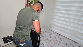 交换生惊叹哥伦比亚熟女Sarah Black巨臀