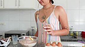 Ruvinha celebrates her birthday with friends in a group activity