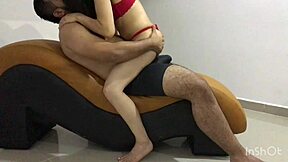 我在扶手椅上猛操Nora