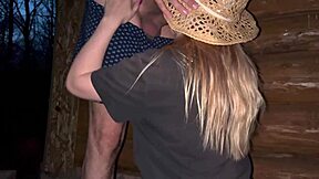 在谷仓公开操孕妇陌生人，你在吗？