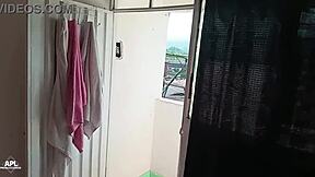 短衣邻居妹求內射