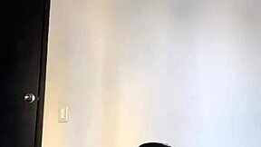 bailando desnuda-moviendo el culo y abriéndolo para ti - culo grande twerking.