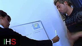 Brunette beauty drilled hard with facial finish