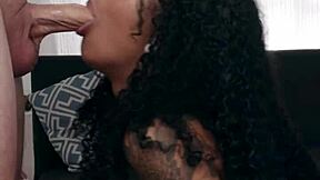 纹身巴西骚货穿比基尼吸大屌