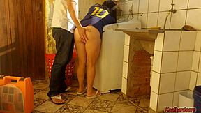 married housewife pays technician with pussy, oh yeah!