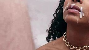 纹身巴西骚货穿比基尼吸大屌