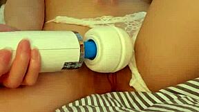 娇小18+亚洲女仆振动棒玩逼高潮