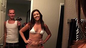 Shae Parker穿鱼网袜跟男友肛门扩张阴道骑乘