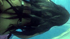 我在帐篷跟踪性感继妹偷窥狂撸