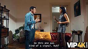 VIP4K 性感棕发美女立刻开始吸吮老鸡巴作为信号