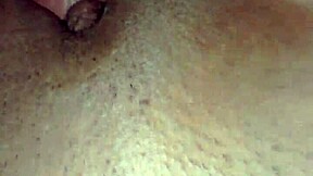 Gostosa roçando! Watch her hardcore masturbation in lingerie.