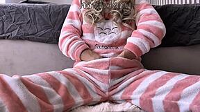 Ever Seen an Asian Teen 18+ Squirt from Hairy Pussy Fingering Close Up?