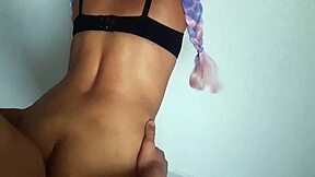 sexo casero de pie contra la pared con mexicana morena delgada y caliente