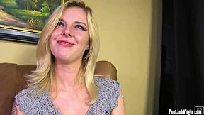 virgin teen 18+ gives footjob to cum 😍