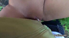 迷人捷克甜妞在商场被诱惑，POV视角猛干