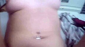 警察执勤变狂野，嫌疑人发疯猛干起来