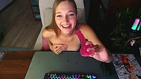 The fitness babe is sucking and cumming juicy on the webcam