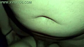 Rapidito levanto la falta y le cojo el coño por detras