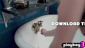 beautiful blonde teen enjoyed hot posing while she is looking stunning