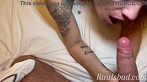 年轻拉丁女孩被两个大鸡巴支配在快速性爱中