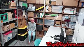 偷东西黑人骚妹18+被绑骑屌惩罚？