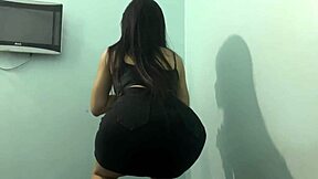 i'm watchin this college girl do her ass workout in a skirt, her big asian ass looks so good