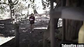 困扰的年轻18岁女孩被邪恶治疗师粗暴操 😈💥