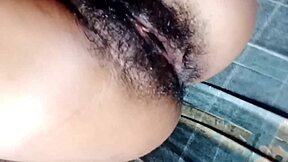 印度美女18+室内展示惊人嫩穴和巨乳