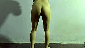 damn, check out this fine ass amateur girl working out at home