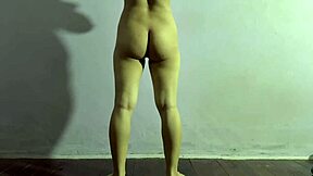 damn, check out this fine ass amateur girl working out at home