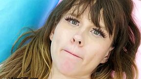 Stunning blonde model shows her sexy body in photoshoot 😍