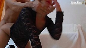 娇小黑发妹试镜狗爬猛干舔逼高潮