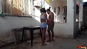 Fudendo no quintal com a baby-sitter- anal teen 18+ rough and intense