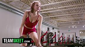 Scarlet Spunk's pussy stretched at the gym, uh.