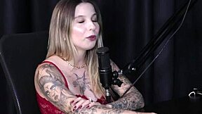 Isadora Closel shares her exhibitionist experiences and carnival plans in an interview.